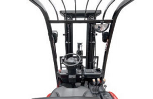 1.采用優(yōu)化設計的寬視野門架-杭州叉車電動叉車 1.采用優(yōu)化設計的寬視野門架-杭州叉車電動叉車